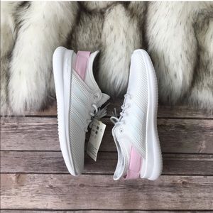💗NWT Gorgeous Adidas sneakers💗